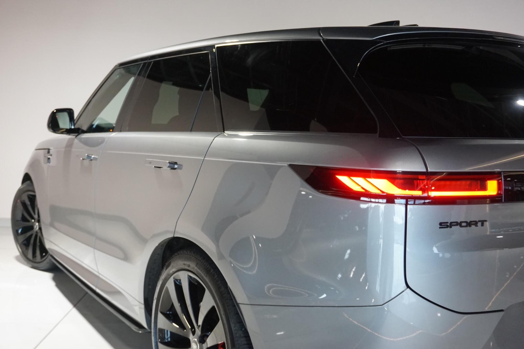 Land Rover Range Rover Sport 3.0 D300 MHEV Dynamic SE SUV 5dr Diesel Auto 4WD Euro 6 (s/s) (300 ps)